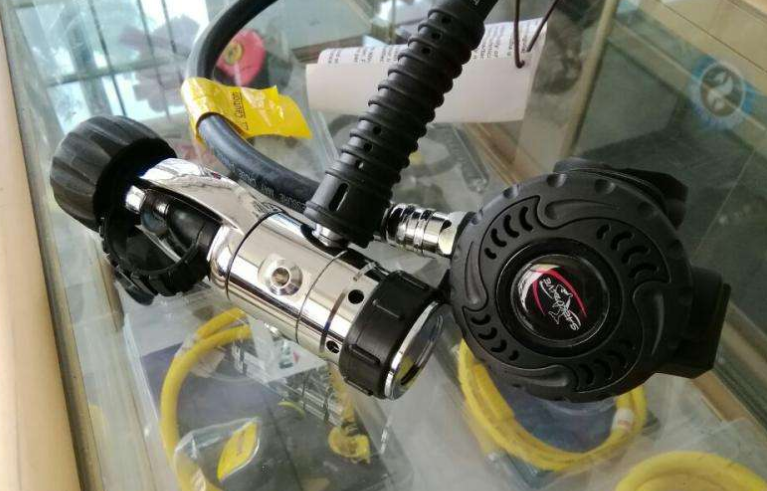 潜水呼吸器—深度潜游必备装备 潜水呼吸器—深度潜游必备装备