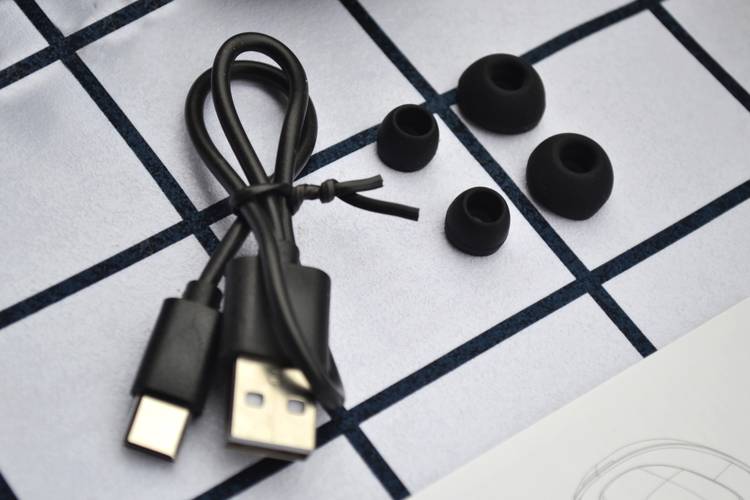 平民优选挚爱之声——西圣真无线蓝牙耳机 平民优选挚爱之声——西圣真无线蓝牙耳机