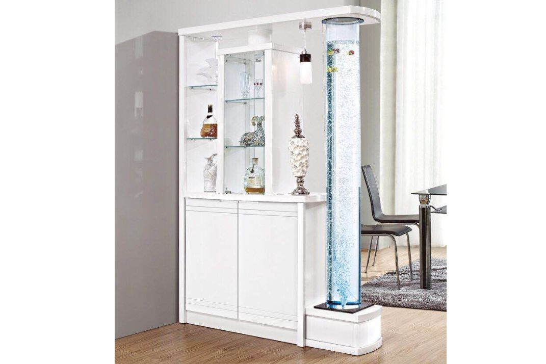 客厅隔断柜上应该摆什么？客厅隔断柜摆放的风水禁忌-2