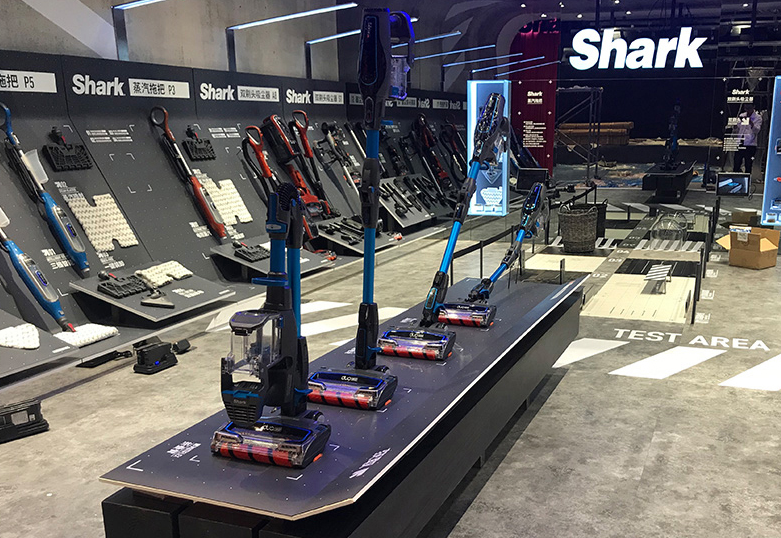 地板有油污怎么办?蒸汽拖把帮你轻松搞定 地板有油污怎么办?蒸汽拖把帮你轻松搞定