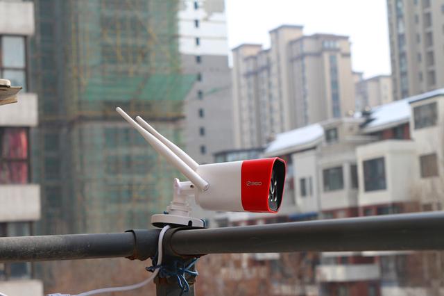 小区邻居家进了贼,吓得我抓紧安装了个360户外摄像头看家护院 小区邻居家进了贼,吓得我抓紧安装了个360户外摄像头看家护院