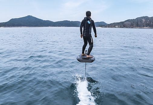 欲打造水上“御风飞行”高玩体验的Waydoo Flyer电动水翼冲浪板 欲打造水上“御风飞行”高玩体验的Waydoo Flyer电动水翼冲浪板