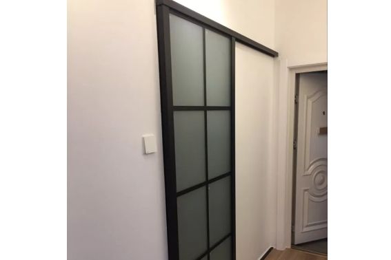 卫生间隔断材料有哪些？如何选择卫生间隔断门？-2