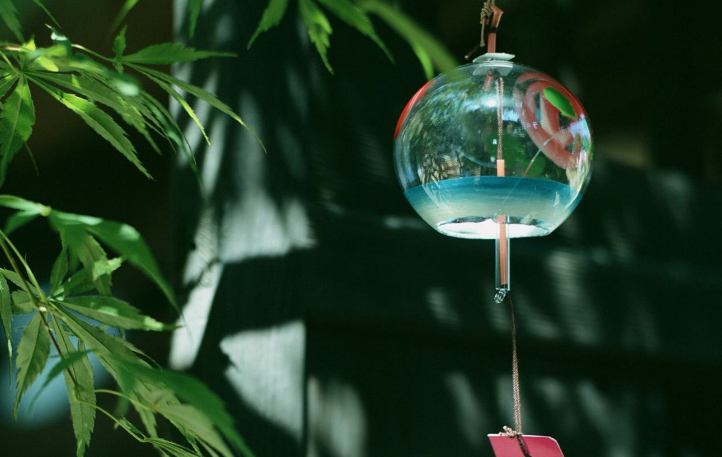 家里悬挂风铃有什么好处?风铃应悬挂在什么位置 家里悬挂风铃有什么好处?风铃应悬挂在什么位置