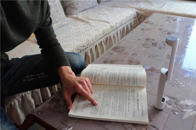 网友:还在翻字典查单词?联想Lecoo AI指读单词宝0.2秒翻译 网友:还在翻字典查单词?联想Lecoo AI指读单词宝0.2秒翻译