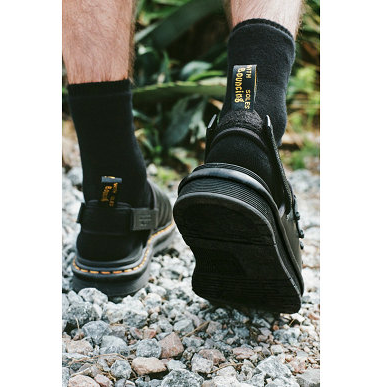 Dr.Martens 携手SUICOKE 推出全新 DM MURA 鞋款系列,并于8月28日发售