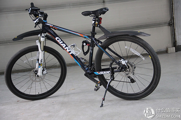 冬天骑行常用装备:捷安特 XTC820、喇叭、手套、眼镜 冬天骑行常用装备:捷安特 XTC820、喇叭、手套、眼镜