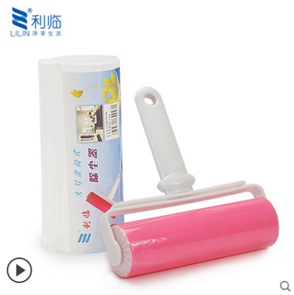我扫一扫床上的毛，你先站起等一下