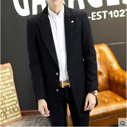 网友在地铁站拍到的一个老人...... 当绅士，永远都不会太老......... 帅爆~~ 